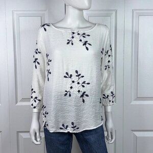 KINDRED women's medium White blouse with 3/4 sleeves navy embroidered flower